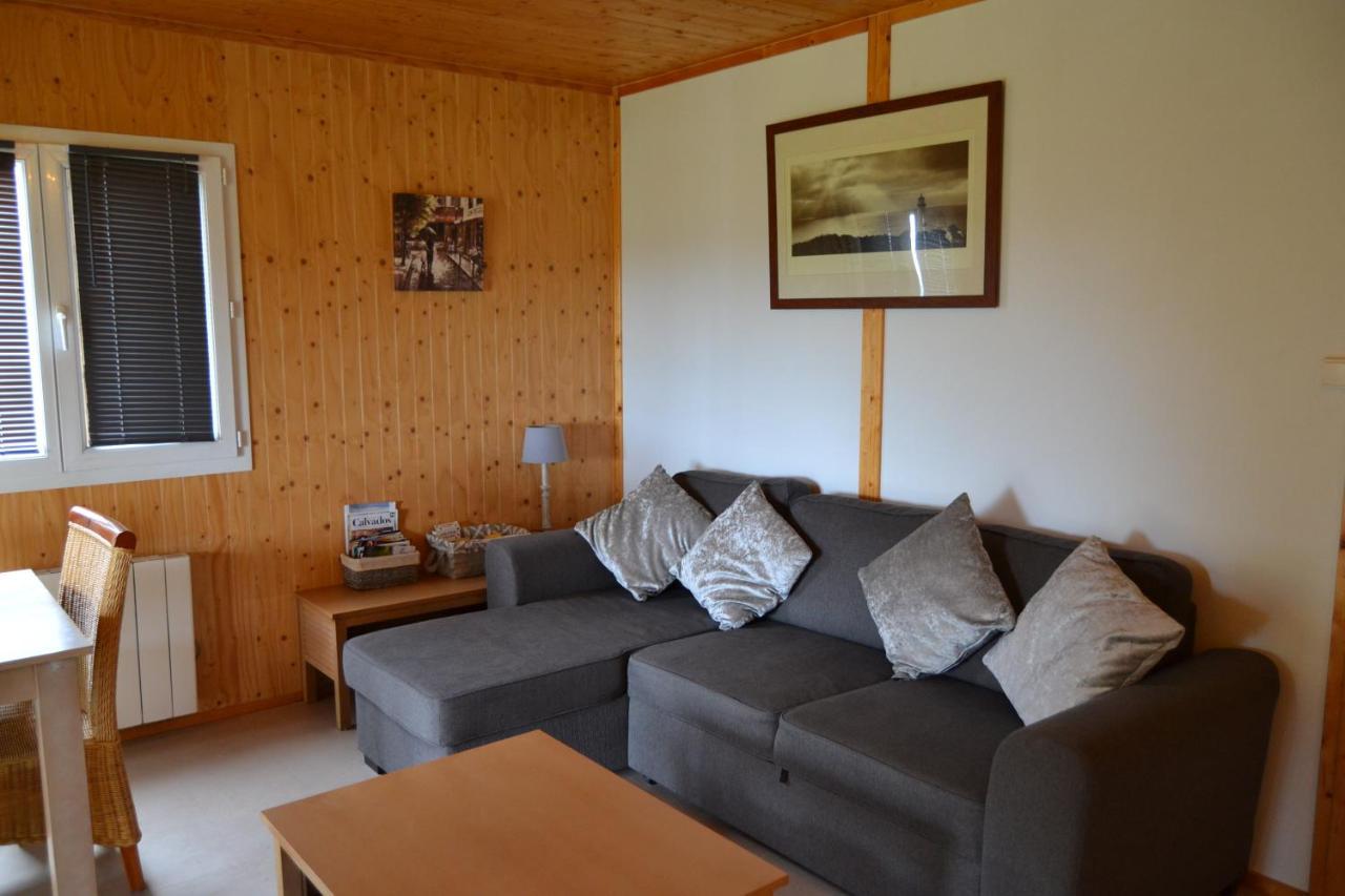 Beautiful Lake View 3 Bedroom Chalet. Saint-Manvieu-Bocage Esterno foto